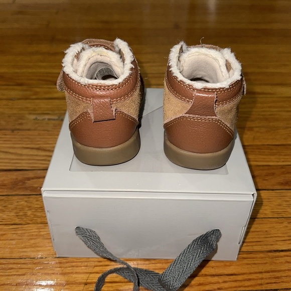 Baby UGG Rennon booties - Picture 4 of 7